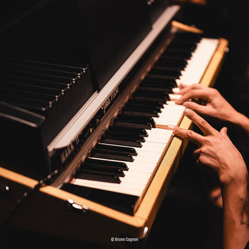 Accord d’un clavier vintage amplifié réalisé par Accord & Co à Annecy