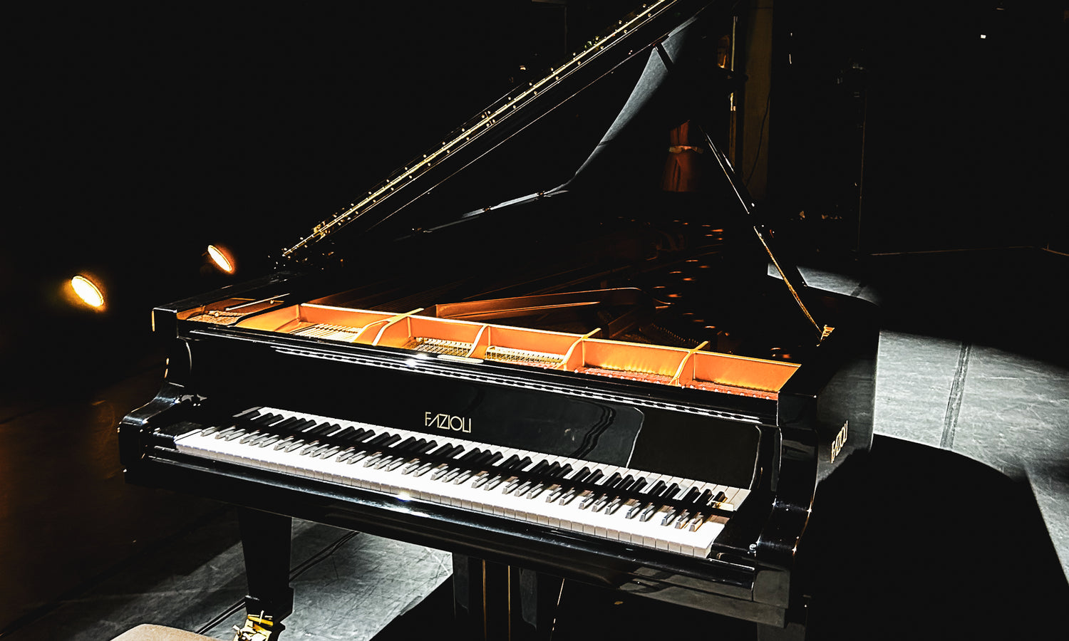 Piano acoustique accordé et entretenu par Accord & Co, atelier spécialisé en accord, restauration et maintenance en Suisse et en Haute-Savoie
