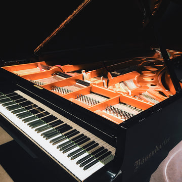 Intervention sur piano acoustique pour accord reglage et entretien a domicile en Haute Savoie et en Suisse par Accord and Co