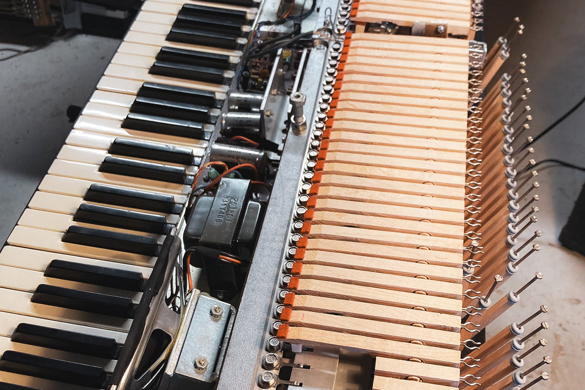 Faire réparer l’électronique d’un clavier vintage afin de préserver le timbre, la dynamique et le caractère sonore d’origine