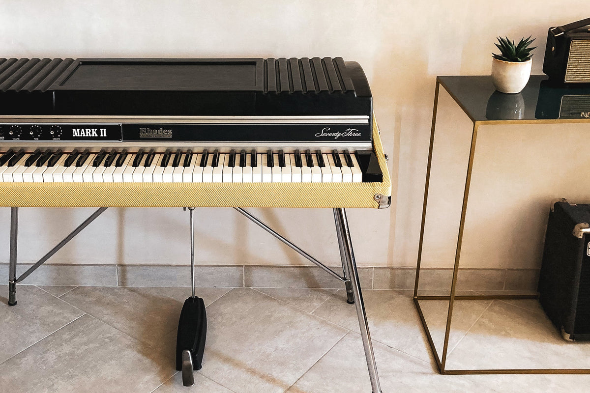 Acheter un clavier vintage neuf ou d'occasion chez Accord & Co à Annecy, Suisse et Auvergne-Rhône-Alpes, instruments sélectionnés pour particuliers, musiciens, studios et concerts.