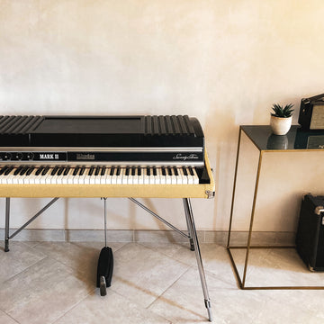 Acheter un clavier vintage neuf ou d'occasion chez Accord & Co à Annecy, Suisse et Auvergne-Rhône-Alpes, instruments sélectionnés pour particuliers, musiciens, studios et concerts.