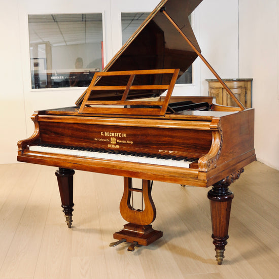 Vue d’ensemble du piano à queue C. Bechstein de 1866 en palissandre