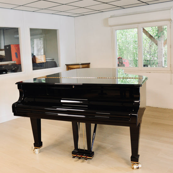 Vue de côté du piano Fazioli F212 d’occasion à vendre en Rhône-Alpes chez Accord & Co