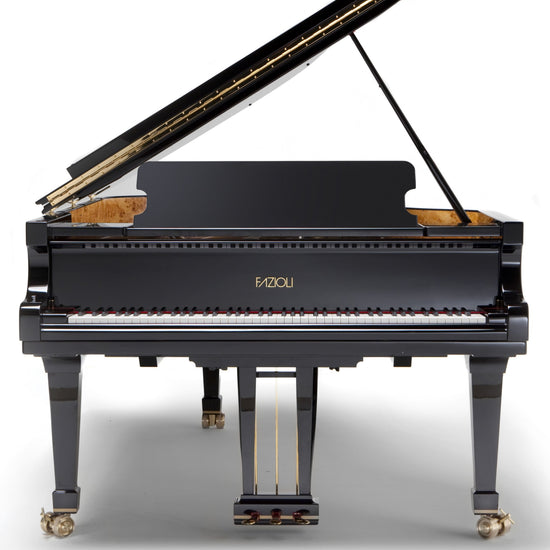 Vue de face du Fazioli F212 neuf, piano à queue de 212 cm proposé à la vente par Accord & Co