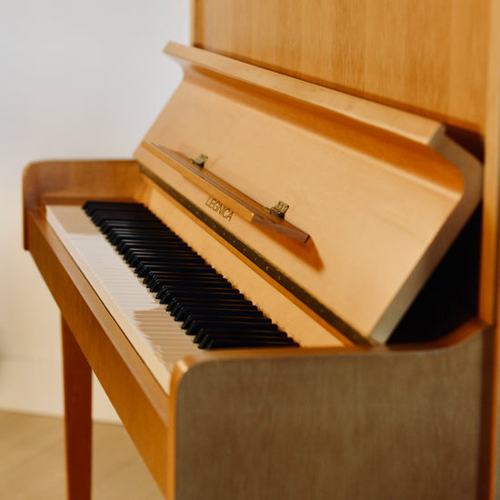Legnica 116 piano d'occasion disponible en France et en Suisse