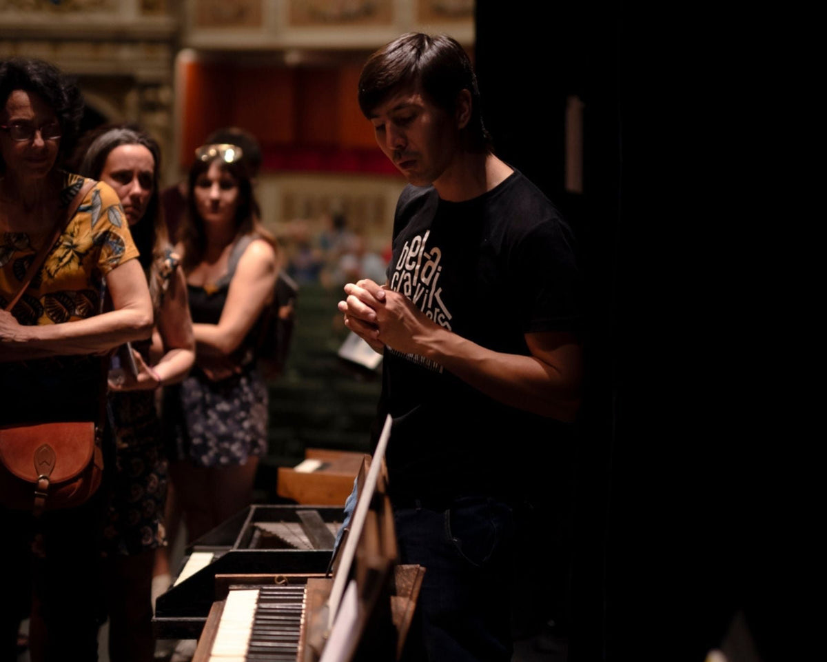 Location de pianos acoustiques et pianos de concert pour événements, festivals et spectacles, avec livraison, accordage et installation par Accord & Co à Annecy, en Rhône-Alpes et Suisse romande.