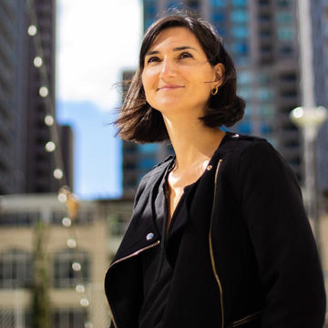 Magali Desperrier, assistante administrative et commerciale chez Accord & Co, entreprise spécialisée en pianos de concert et claviers vintage.