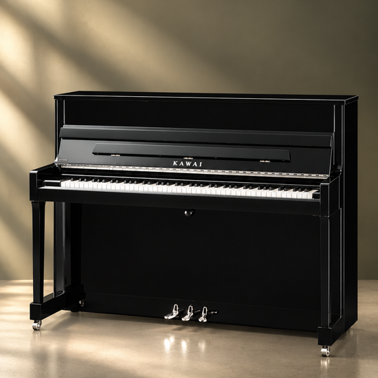 Piano droit Kawai K-200 114 cm noir poli avec finitions Silver