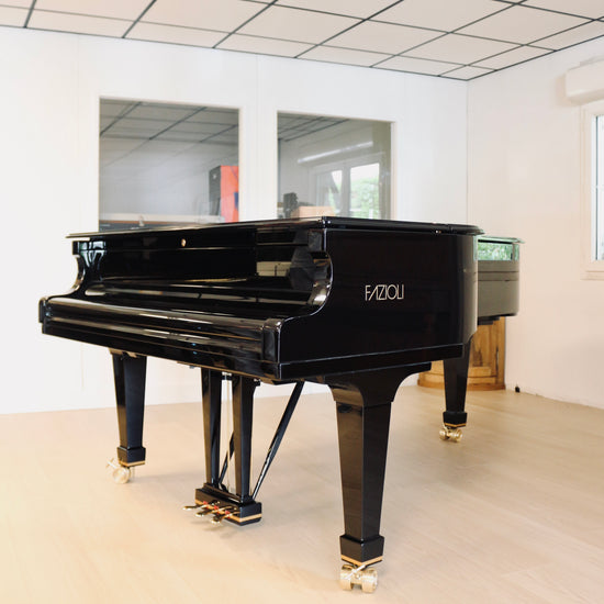 Vue de face du Fazioli F212, piano à queue d’occasion 2025 proposé par Accord & Co