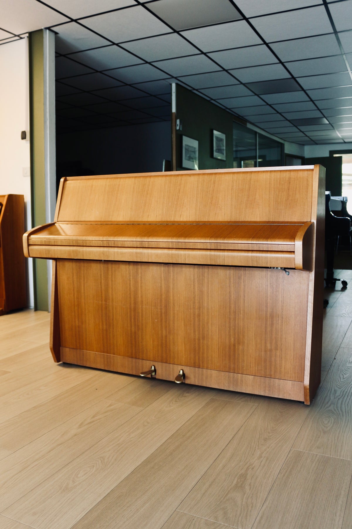 Pleyel 105 d’occasion en chêne clair satiné disponible à la vente chez Accord & Co