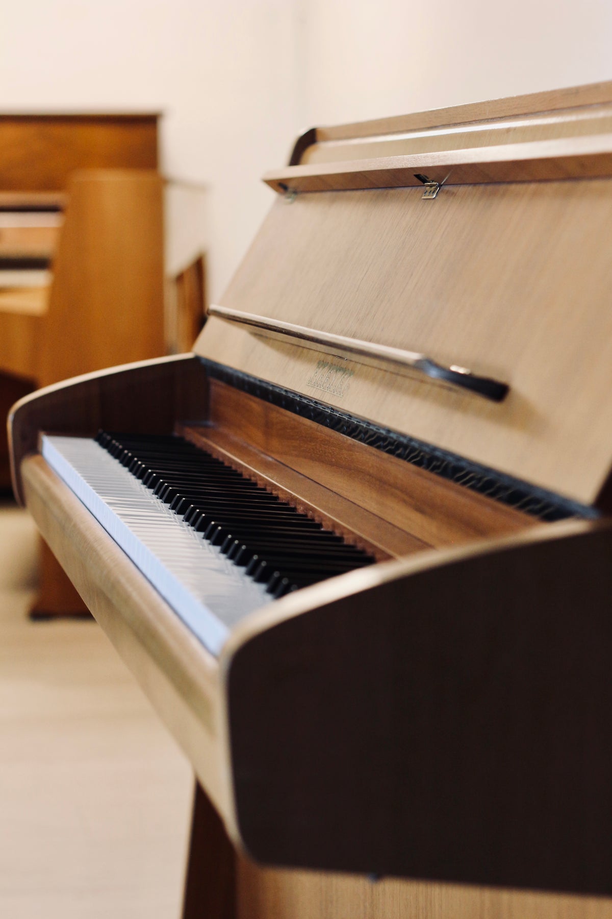 Clavier du piano droit Pleyel 105 d’occasion disponible chez Accord & Co