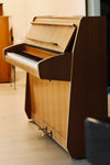 Vue de côté du Pleyel 105, piano droit d’occasion disponible en Rhône-Alpes et Suisse romande chez Accord & Co