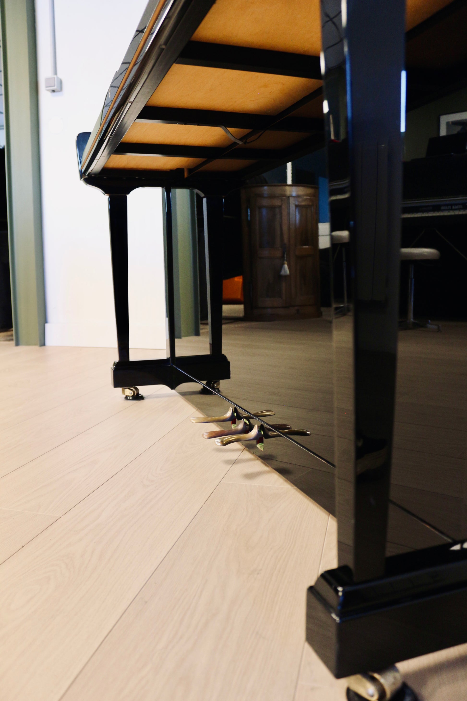 Seiler 116 piano d'occasion disponible en France et en Suisse
