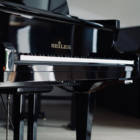 Piano allemand Seiler 206 d’occasion de 206 cm disponible à la vente chez Accord & Co