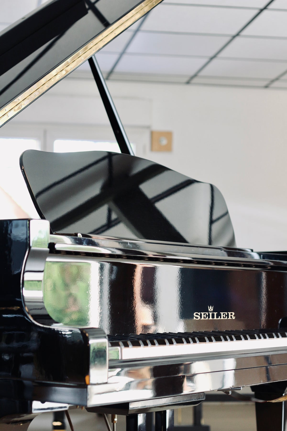 Seiler 206 demi-queue ouvert, piano d’occasion à vendre en Rhône-Alpes et Suisse romande