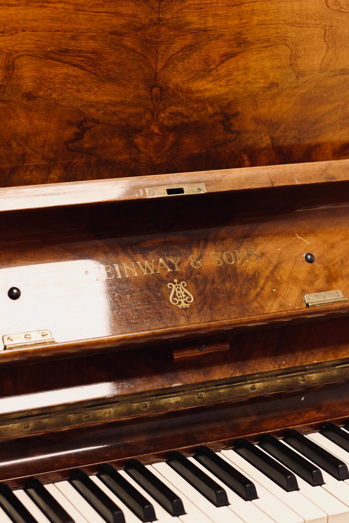 Clavier du piano droit Steinway & Sons Modèle V de 1934 d’occasion disponible en Rhône-Alpes et Suisse romande chez Accord & Co