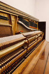 Intérieur du piano droit Steinway & Sons Modèle V de 1934 d’occasion proposé par Accord & Co