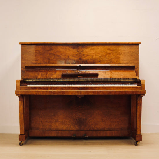 Piano droit Steinway & Sons Modèle V de 1934 d’occasion à vendre chez Accord & Co en Rhône-Alpes