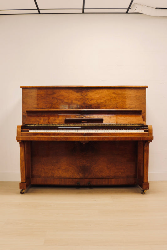 Piano droit Steinway & Sons Modèle V de 1934 d’occasion à vendre chez Accord & Co en Rhône-Alpes