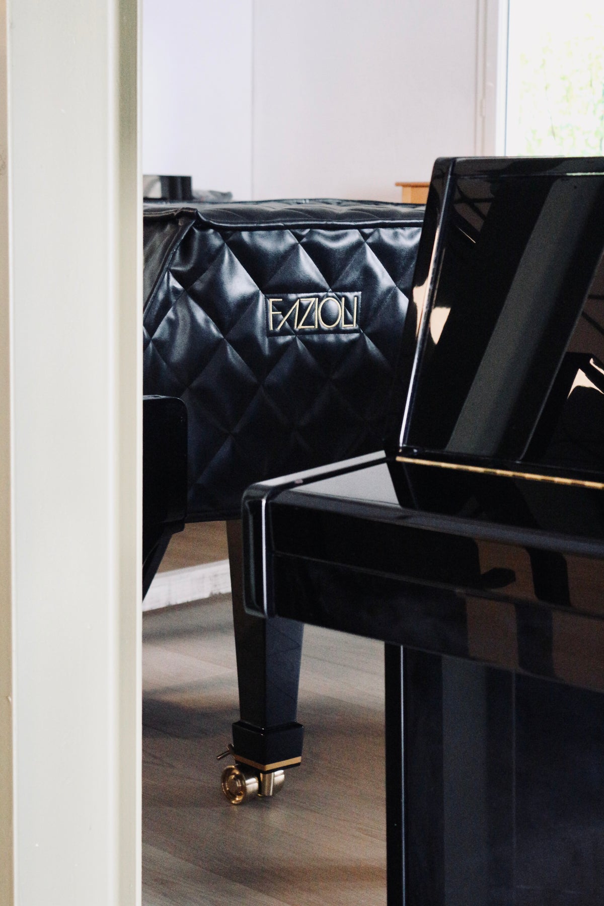 Vente de pianos acoustiques droits et à queue, pianos neufs et d'occasion, claviers vintage et instruments haut de gamme – Accord & Co Annecy, Rhône-Alpes et Suisse romande.