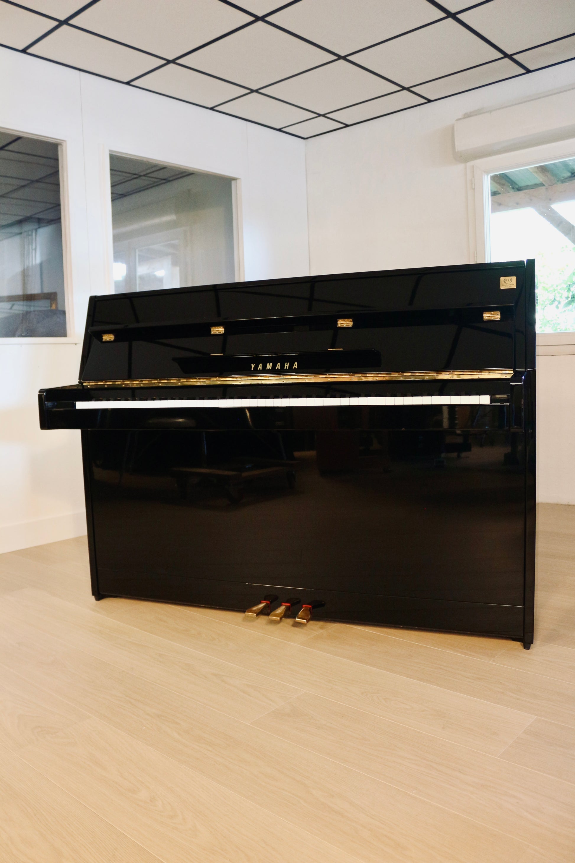 Yamaha C108 piano droit d'occasion noir brillant