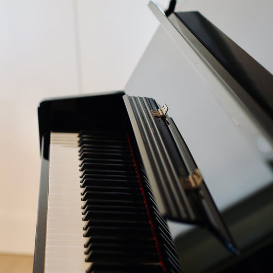 Yamaha C108 piano d'occasion disponible en France et en Suisse