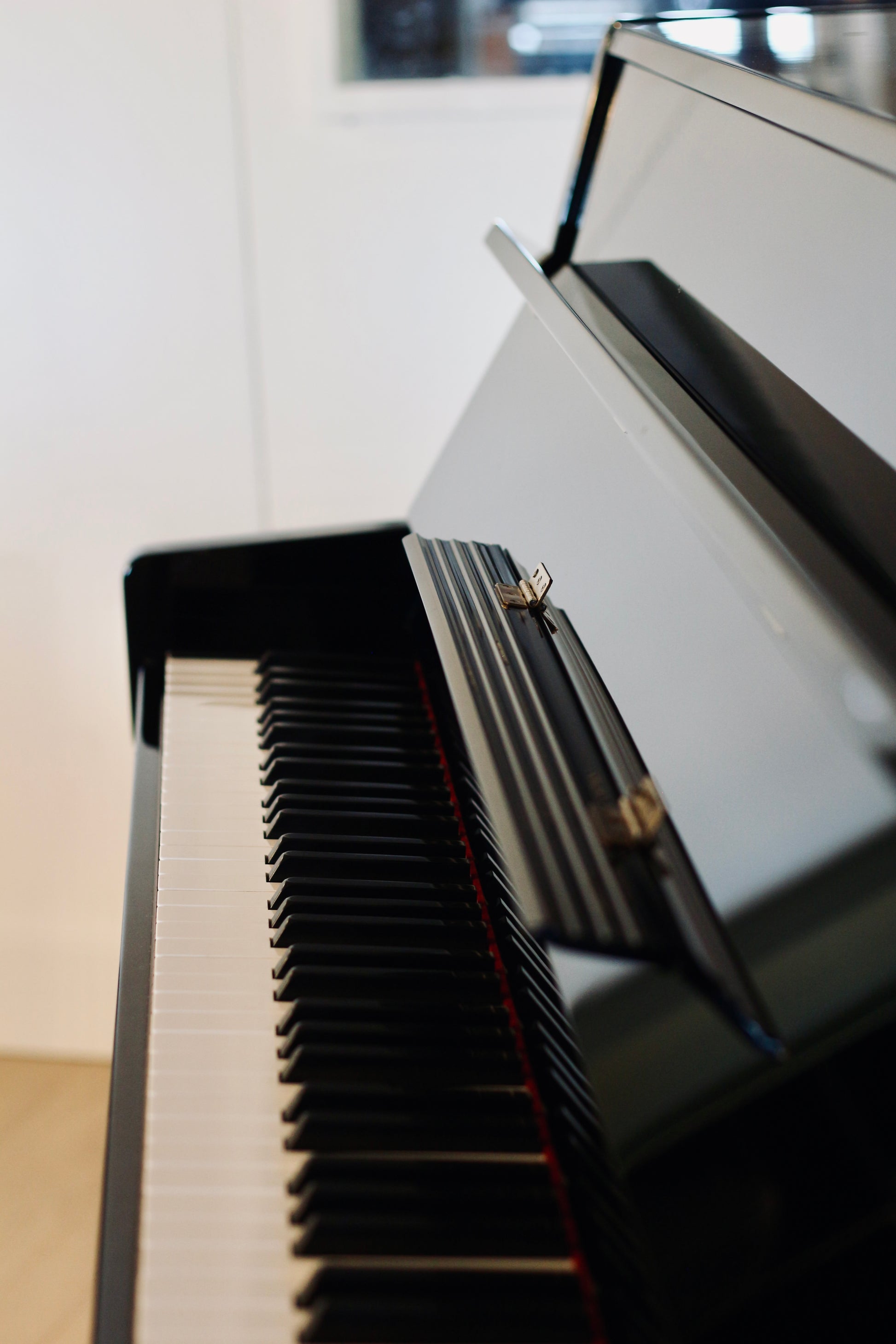 Yamaha C108 piano d'occasion disponible en France et en Suisse