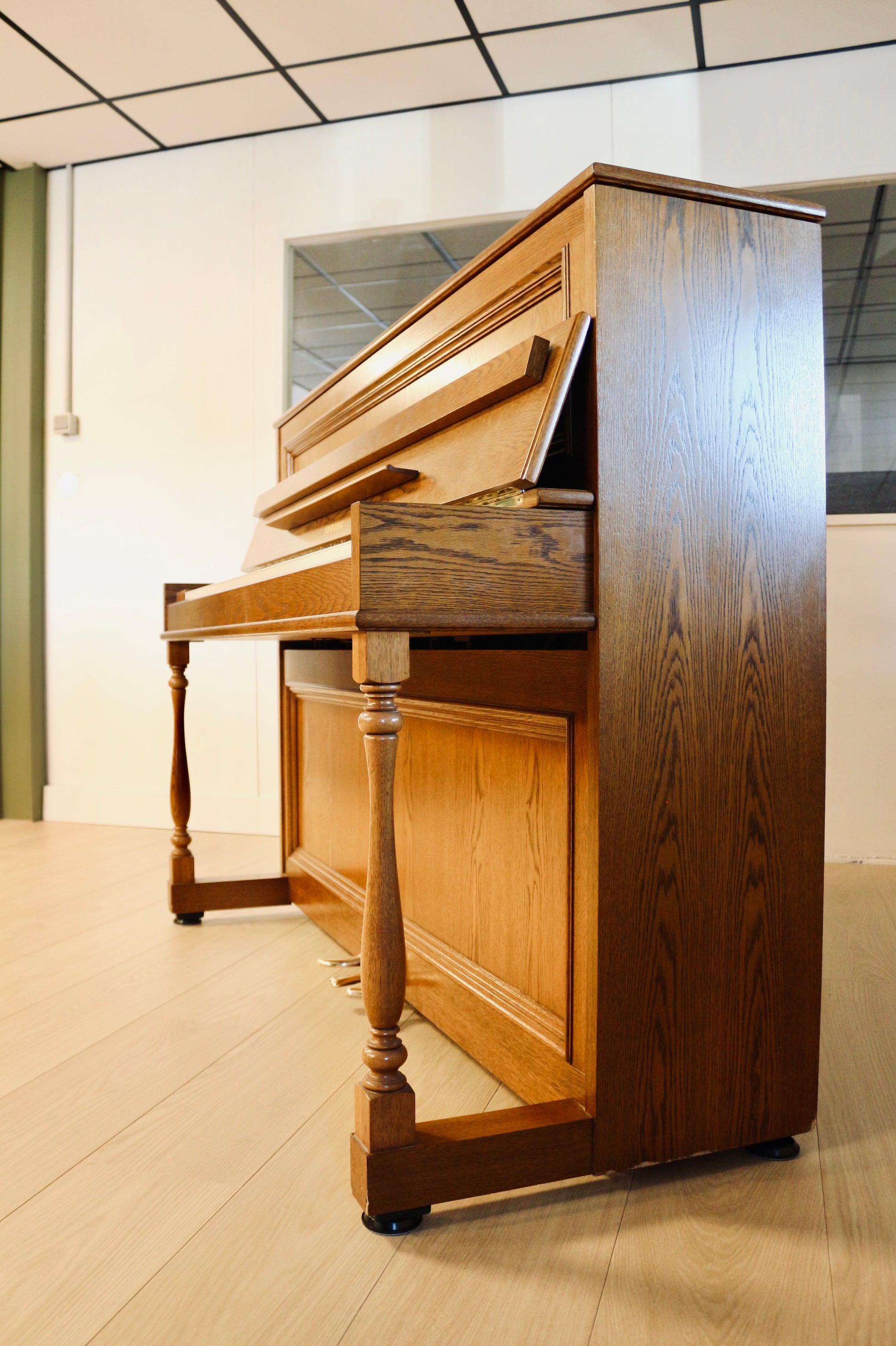 Piano acoustique Yamaha P2 d'occasion en finition noyer naturel