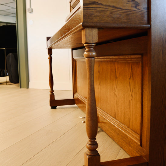Yamaha P2 piano droit d'occasion avec meuble en noyer et mécanique révisée