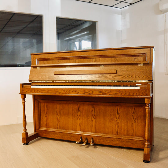 Yamaha P2 piano droit d'occasion finition noyer disponible chez Accord & Co
