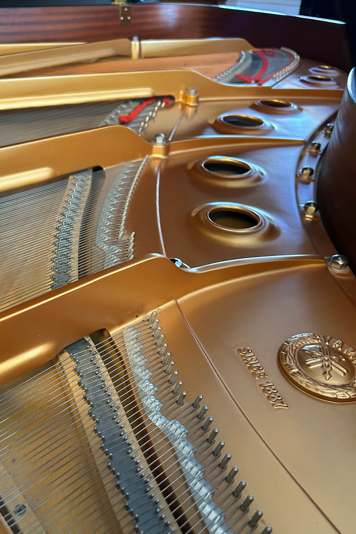 Intérieur du piano à queue Yamaha S6 d’occasion disponible à la vente chez Accord & Co