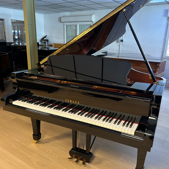 Yamaha S6 noir brillant, piano à queue d’occasion à vendre chez Accord & Co en Rhône-Alpes