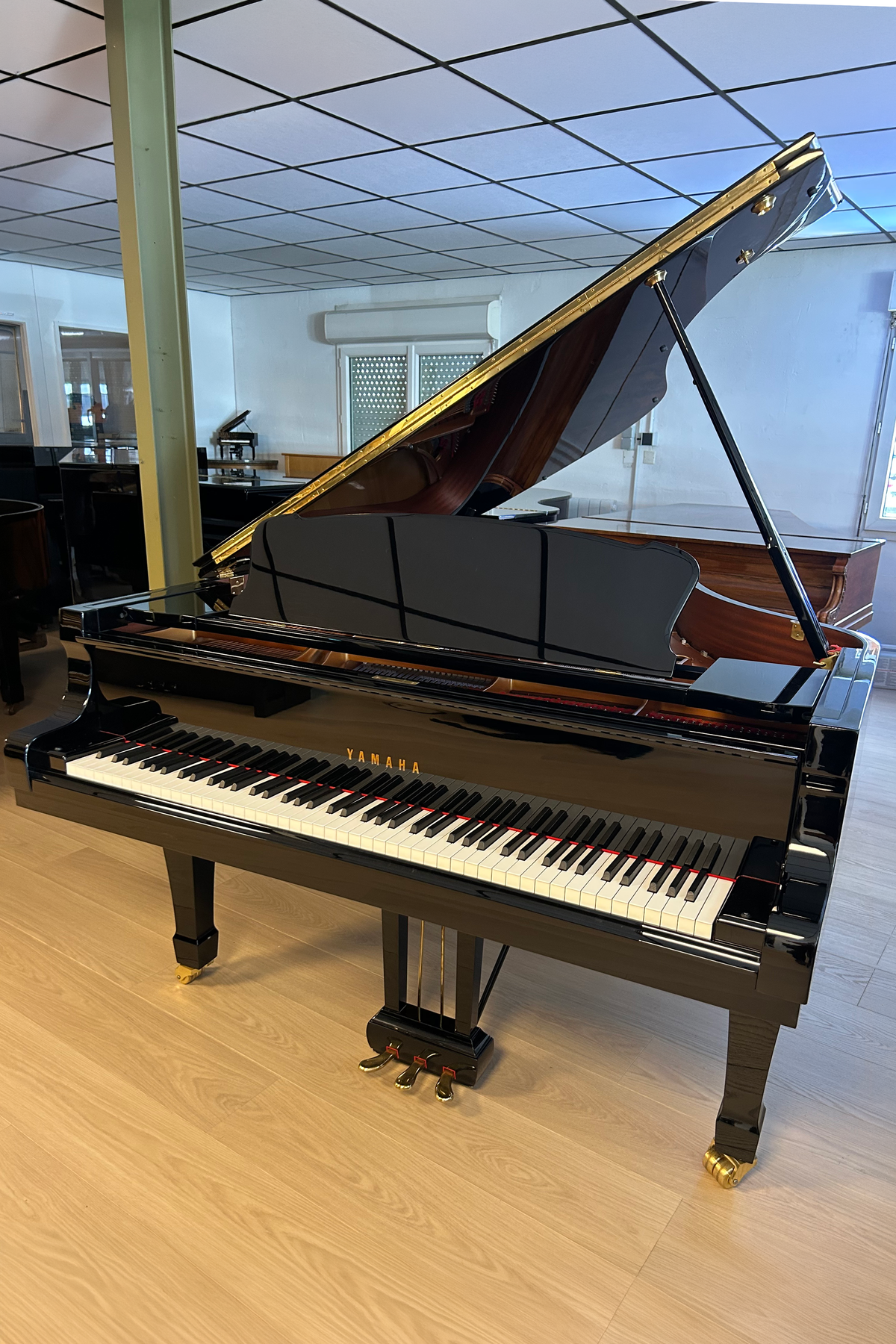 Yamaha S6 noir brillant, piano à queue d’occasion à vendre chez Accord & Co en Rhône-Alpes