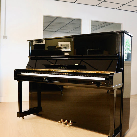 Piano acoustique Yamaha U1 d'occasion noir brillant révisé et préparé dans nos ateliers