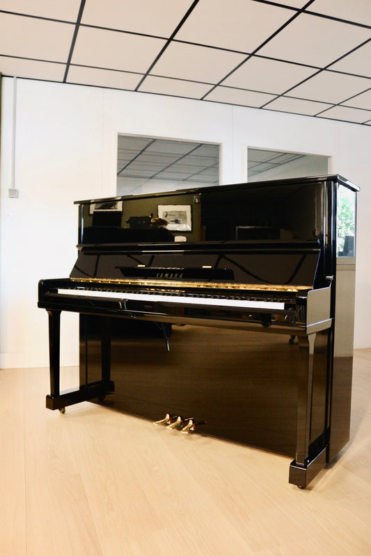 Piano acoustique Yamaha U1 d'occasion noir brillant révisé et préparé dans nos ateliers